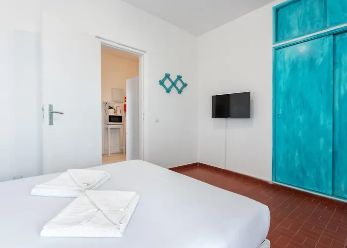 Blife Faro Beach Hostel&Rooms